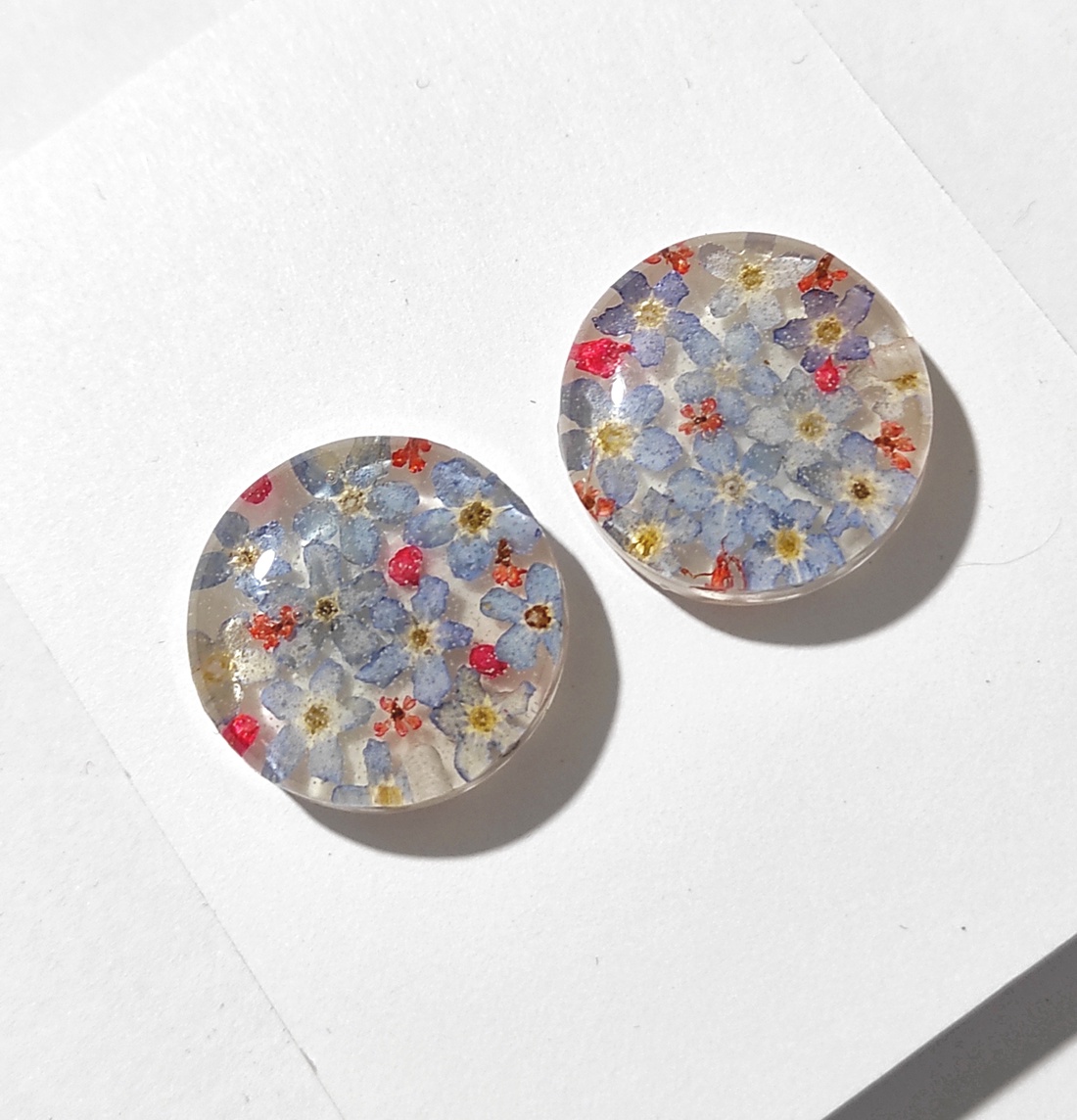 Cercei lungi cu flori margarete naturale cercei din rasina cercei moderni cercei cu flori de margarete cercei hippie  - bijuterii - cercei - cercei din rășină - Artynos.ro