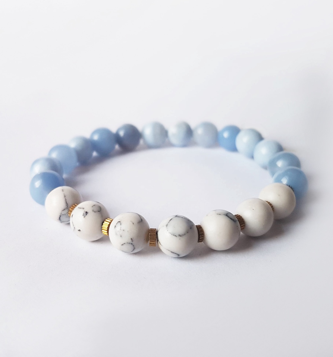 Bratara din pietre semipretioase bratara agate albastre si magnezit bratara pietre naturale - bijuterii - brățări - brățări din pietre semiprețioase - Artynos.ro