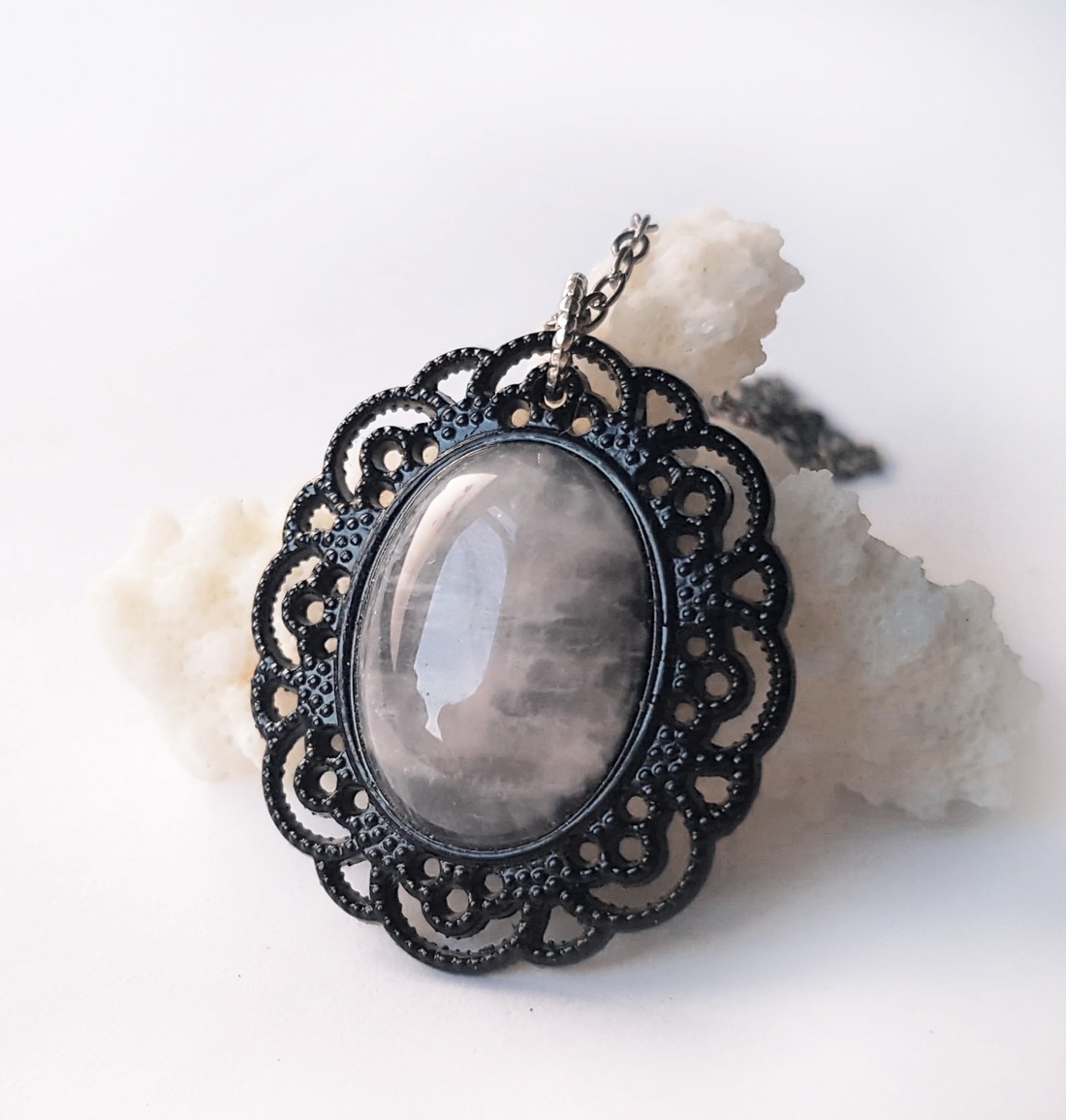 Pandantiv din cuart roz colier cuart roz oval pandantiv piatra semipretioasa pandantiv cristal natural cadou iubita - bijuterii - coliere - coliere din pietre semiprețioase - Artynos.ro