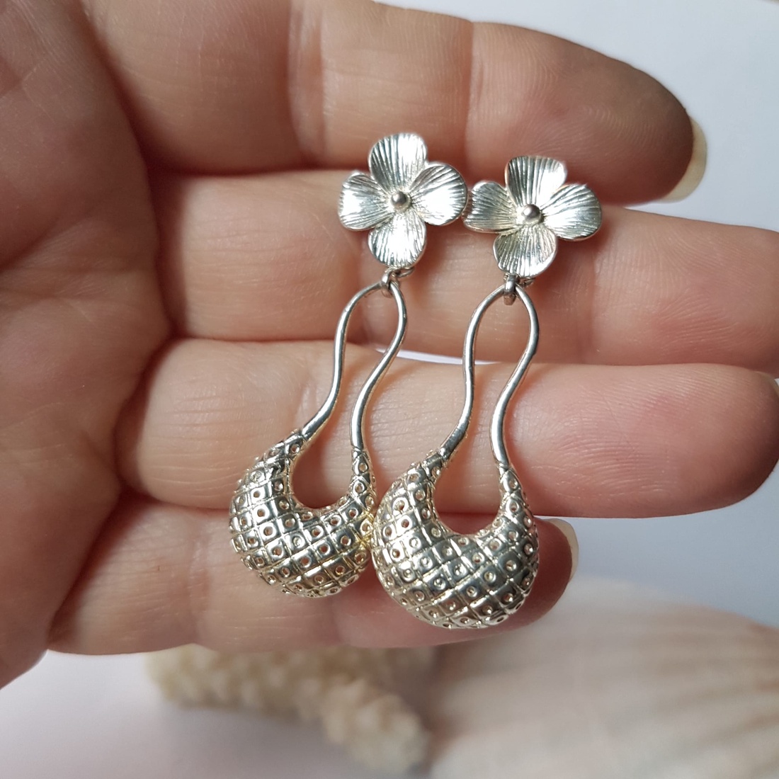 Cercei filigranati lungi cercei lungi argintii cercei inspiratie orientală cercei atarnatori rotunzi cadou craciun sotie - bijuterii - cercei - cercei lungi - Artynos.ro