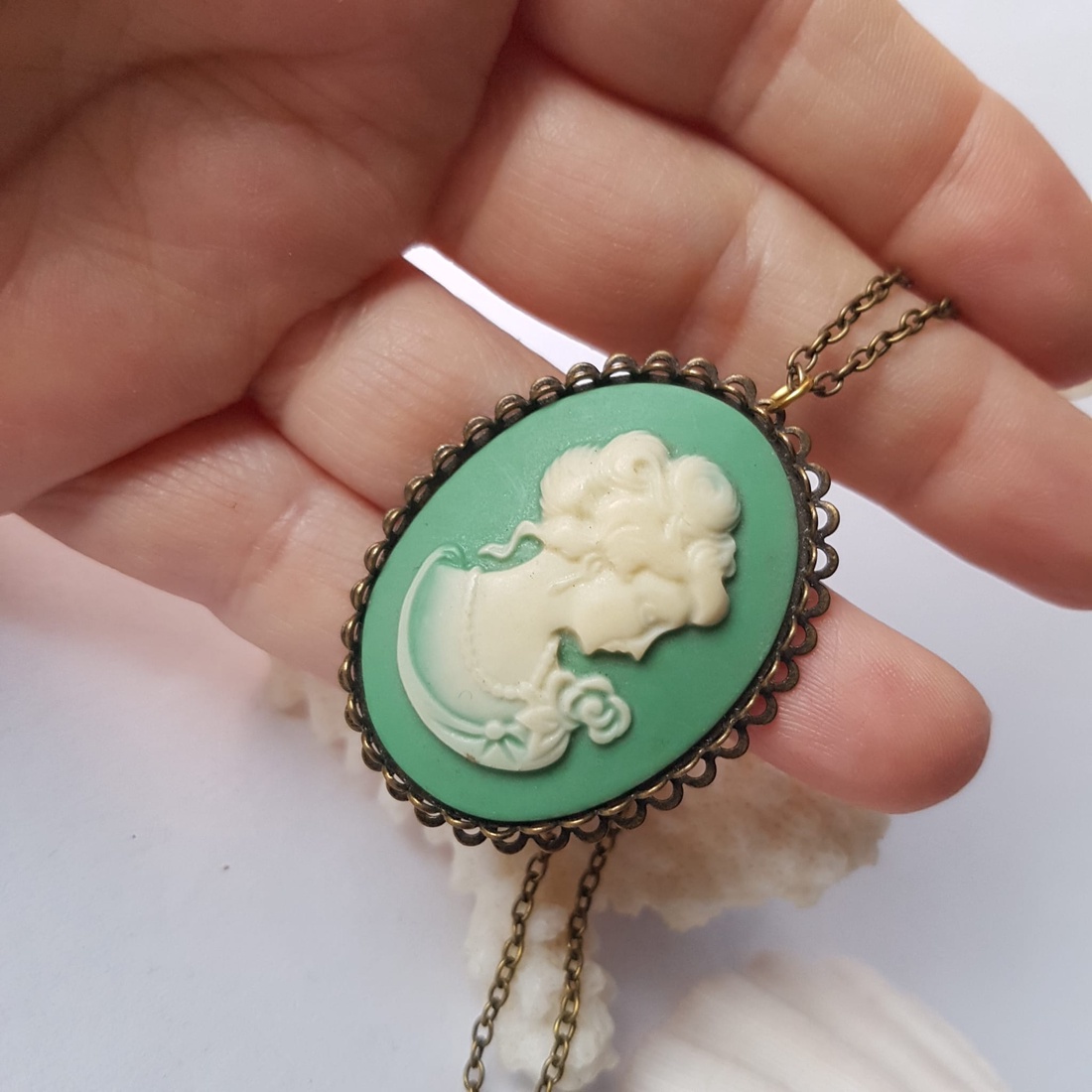 Colier cu camee verde cadou sotie mama femeie dama - bijuterii - coliere - pandative - Artynos.ro