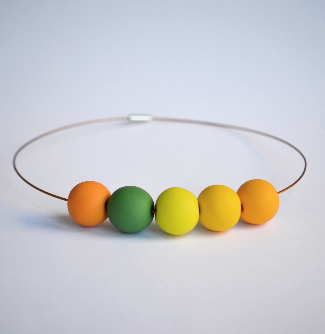 Colier margele rotunde mari colier colorat colier statement contemporan colier geometric choker Colier galben verde - bijuterii - coliere - coliere din mărgele - Artynos.ro