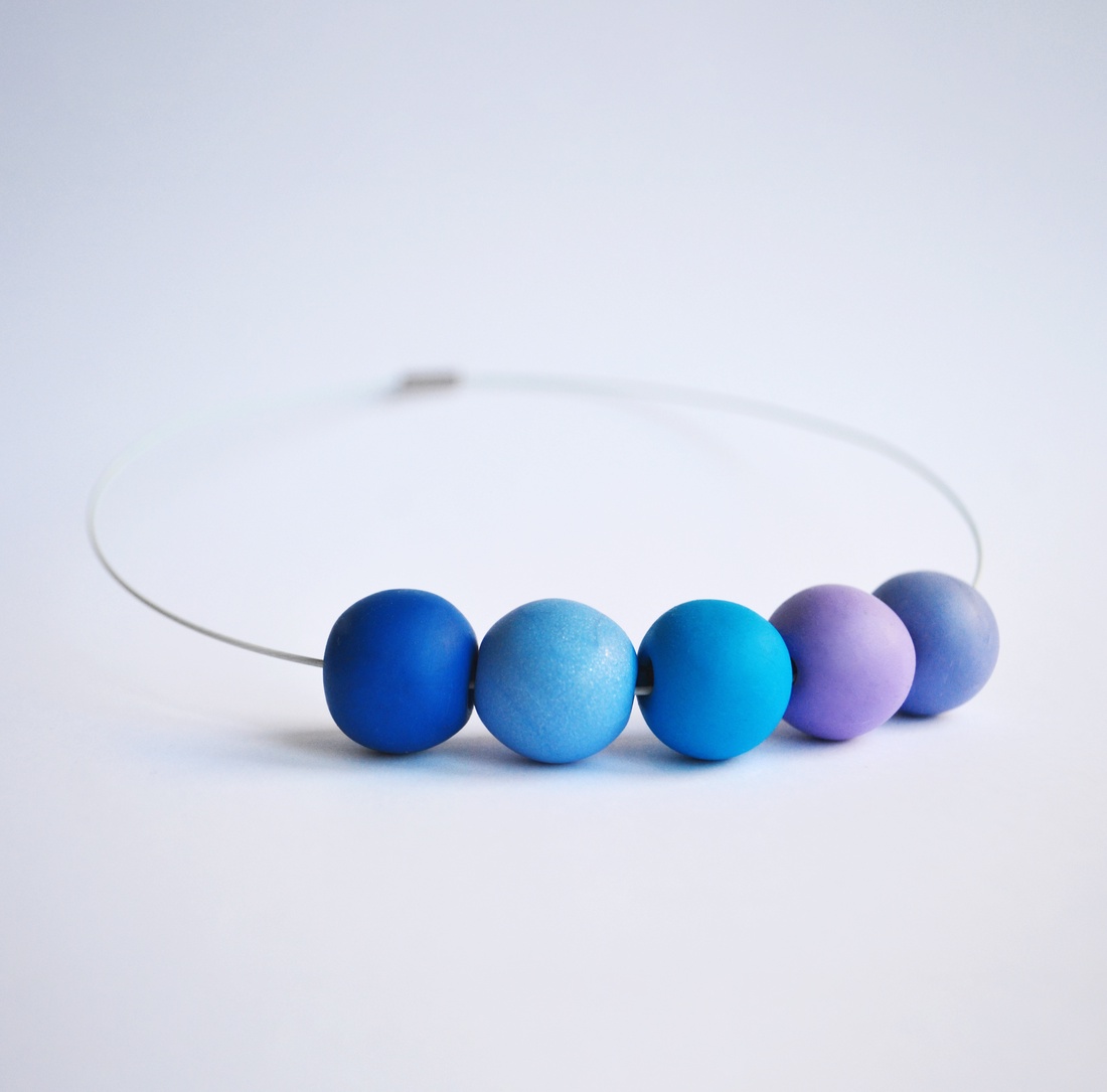 Colier margele rotunde colier colorat colier statement contemporan colier choker geometric Colier monocrom albastru mov - bijuterii - coliere - chockere - Artynos.ro