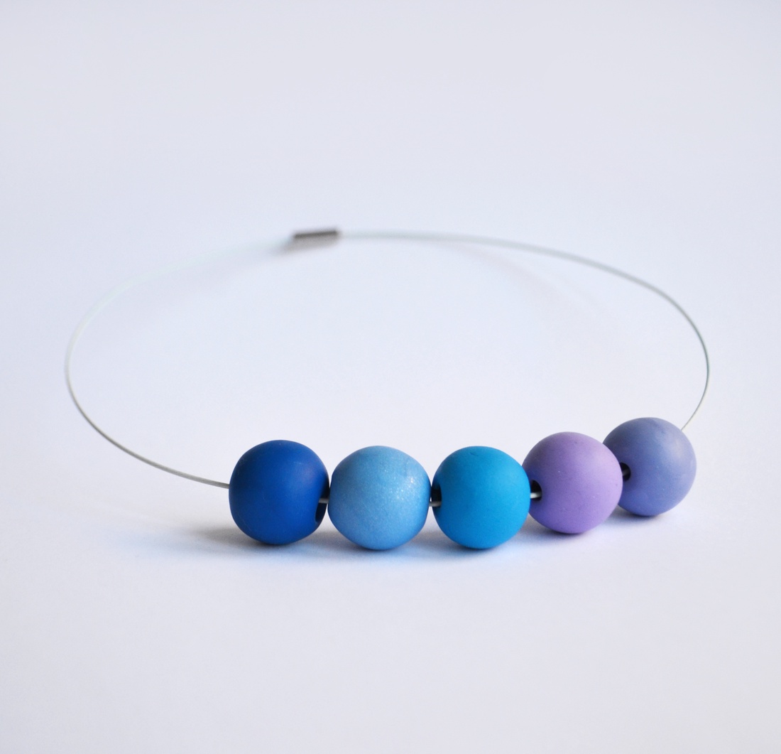 Colier margele rotunde colier colorat colier statement contemporan colier choker geometric Colier monocrom albastru mov - bijuterii - coliere - chockere - Artynos.ro