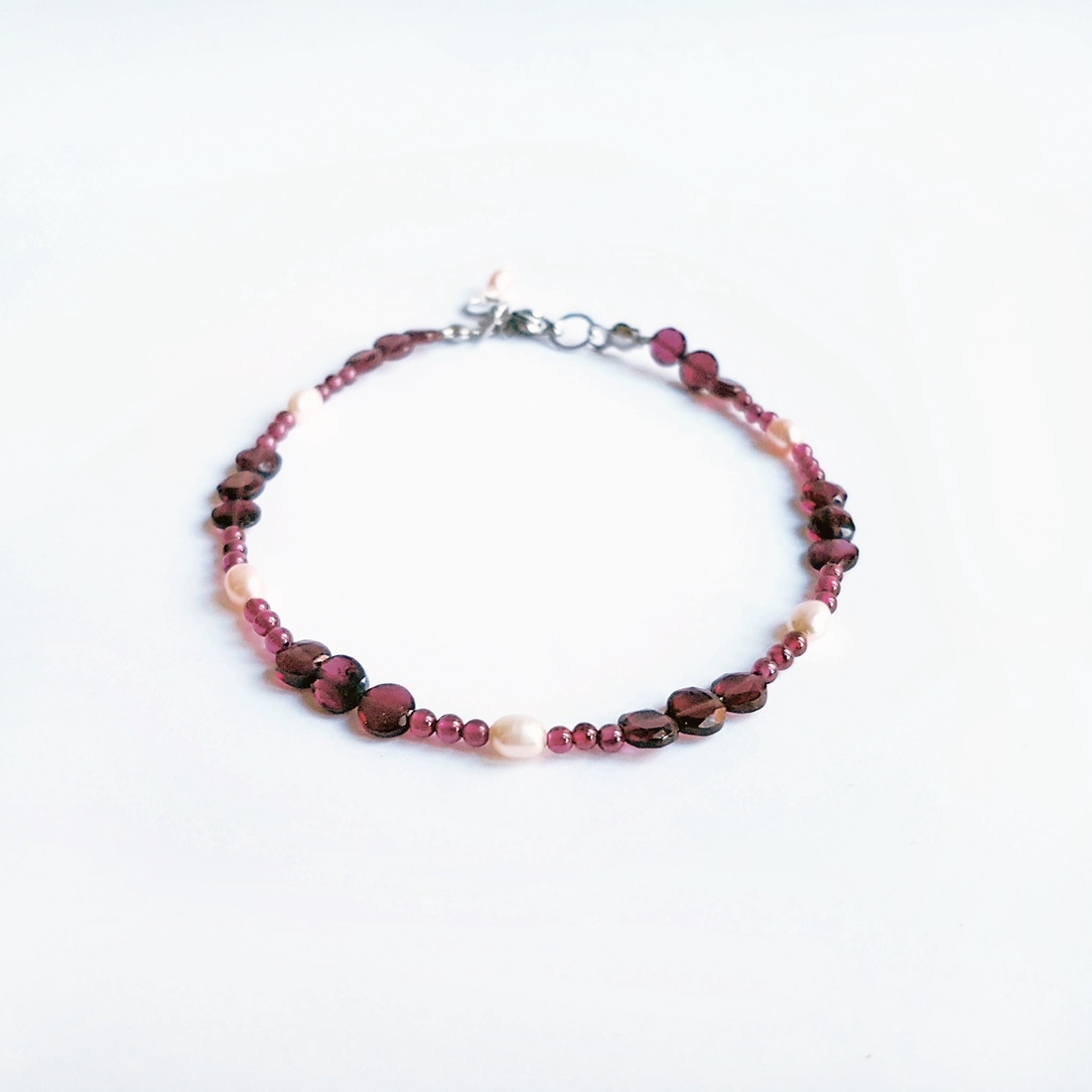 Bratara eleganta cu granate bratara perle naturale bijuterie cadou zodie capricorn varsator bijuterie grena - bijuterii - brățări - brățări din pietre semiprețioase - Artynos.ro