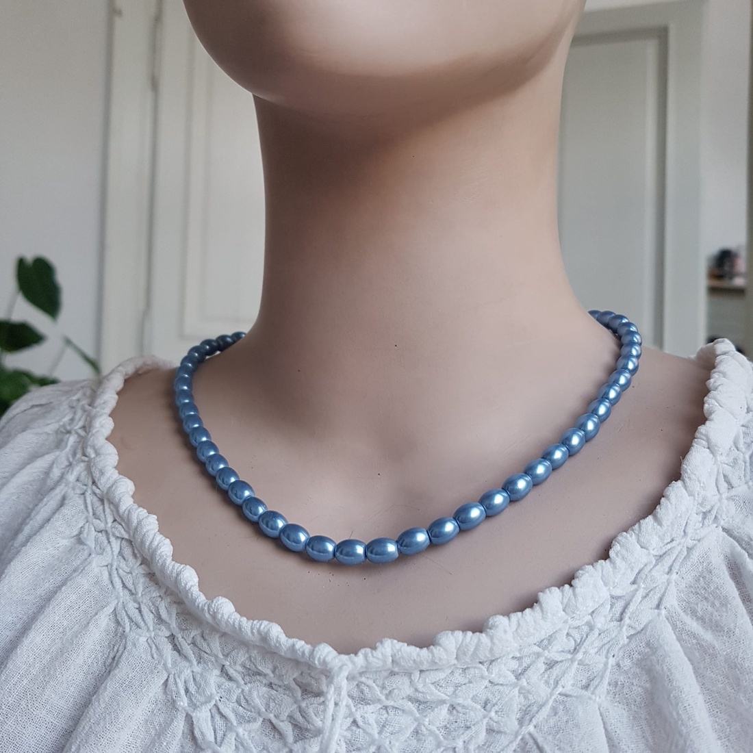 Colier din perle de sticla albastre colier choker albastru  - bijuterii - coliere - coliere din perle - Artynos.ro