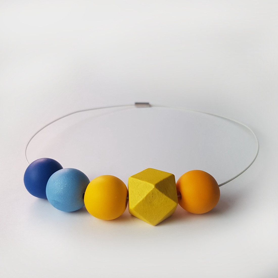 Colier margele rotunde colier colorat colier statement contemporan colier choker geometric Colier monocrom albastru mov - bijuterii - coliere - chockere - Artynos.ro