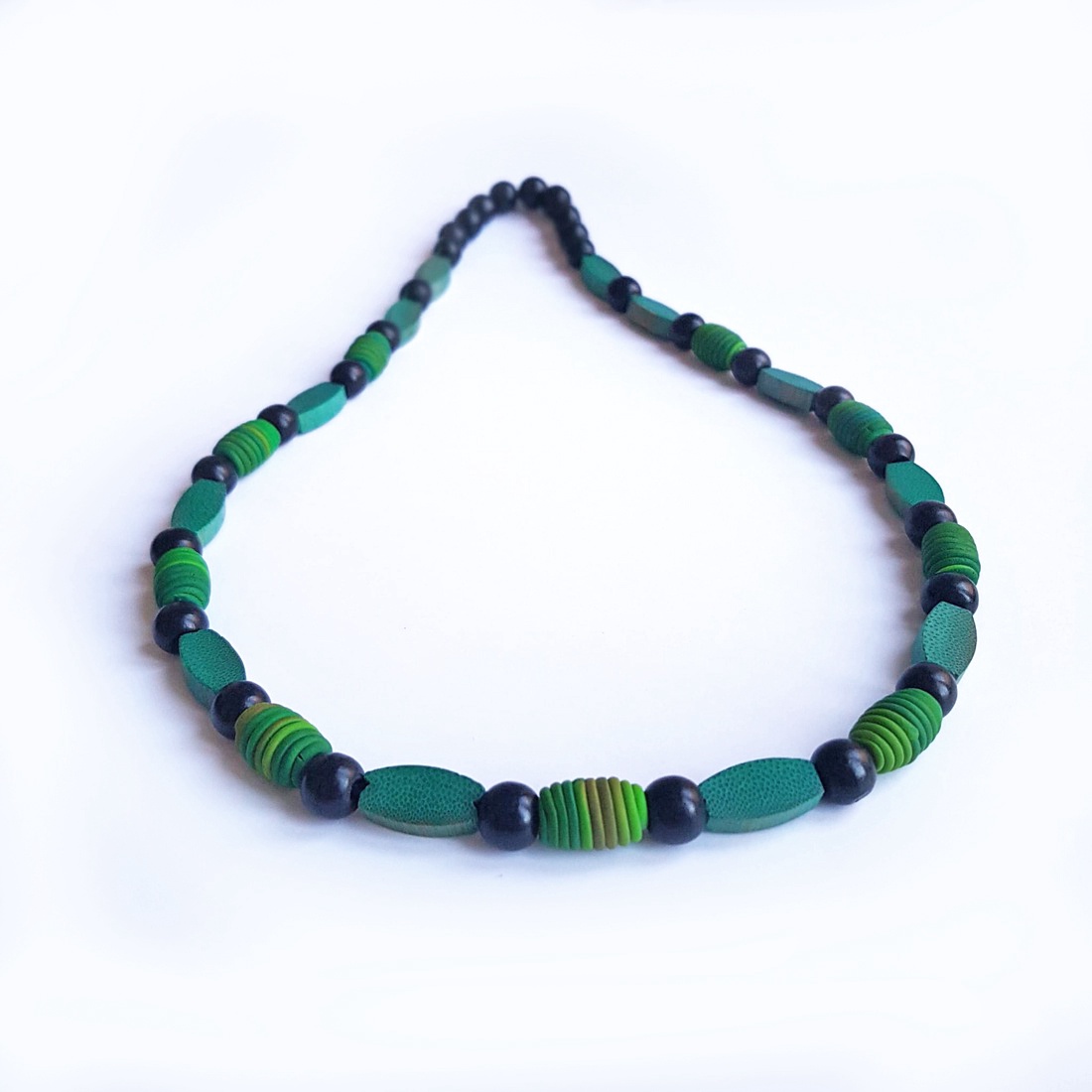 Colier margele rotunde colier colorat colier statement contemporan colier choker geometric Colier monocrom albastru mov - bijuterii - coliere - chockere - Artynos.ro