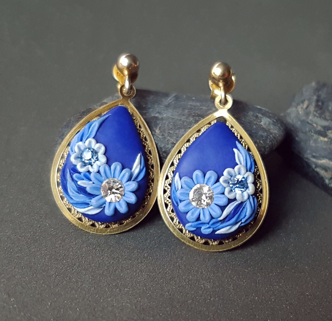 Cercei rotunzi cu flori cercei vintage albastri cercei broderie cercei cu flori bijuterii cadou mama cercei primavara - bijuterii - cercei - cercei brodați - Artynos.ro