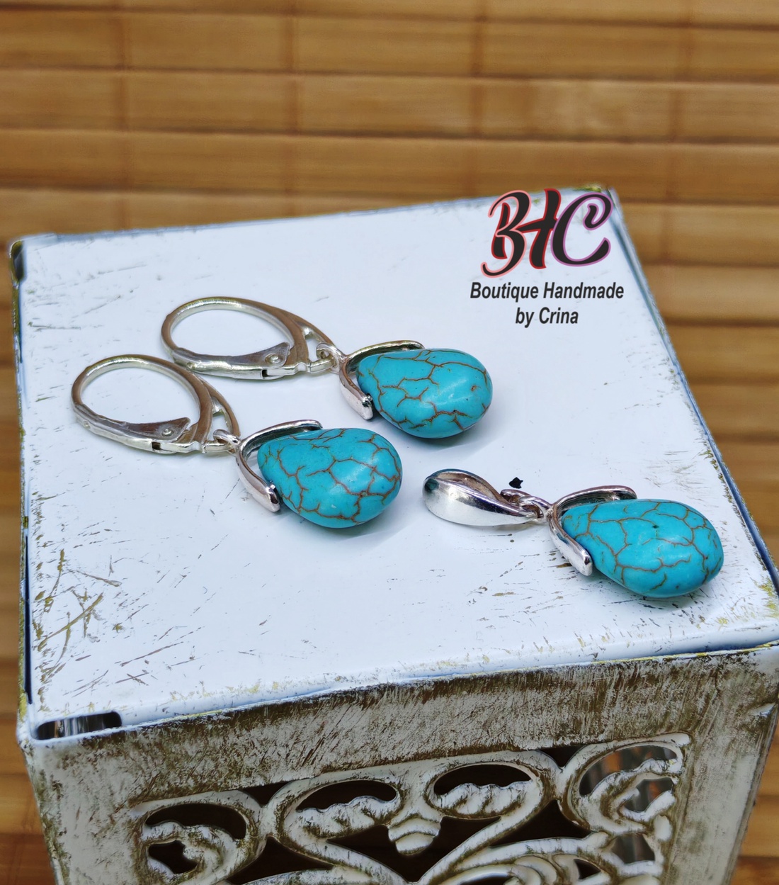 Set bijuterii din argint 925 cu Turcoaz reconstruit - bijuterii - cercei - cercei agățați - Artynos.ro Set bijuterii din argint 925 cu Turcoaz reconstruit - bijuterii - cercei - cercei agățați - Artynos.ro