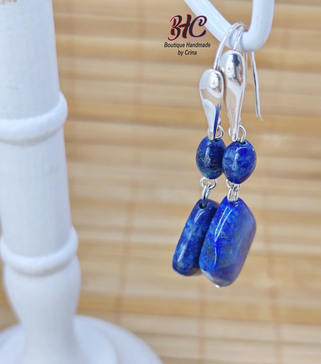 Cercei din argint 925 și pietre semiprețioase Lapis Lazuli - bijuterii - cercei - cercei agățați - Artynos.ro Cercei din argint 925 și pietre semiprețioase Lapis Lazuli - bijuterii - cercei - cercei agățați - Artynos.ro