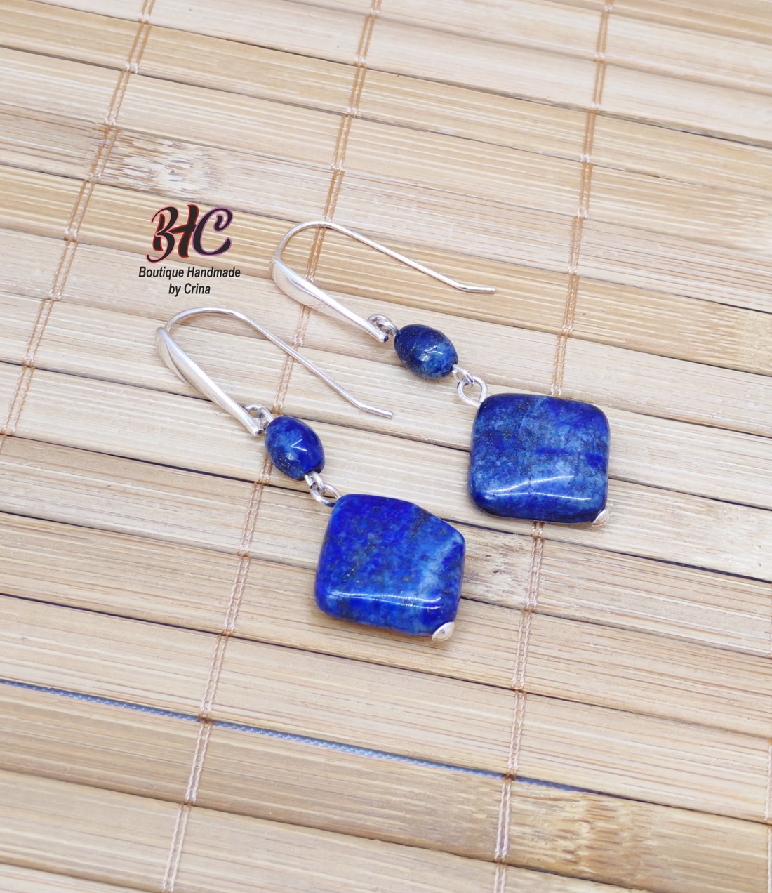 Cercei din argint 925 și pietre semiprețioase Lapis Lazuli - bijuterii - cercei - cercei agățați - Artynos.ro Cercei din argint 925 și pietre semiprețioase Lapis Lazuli - bijuterii - cercei - cercei agățați - Artynos.ro