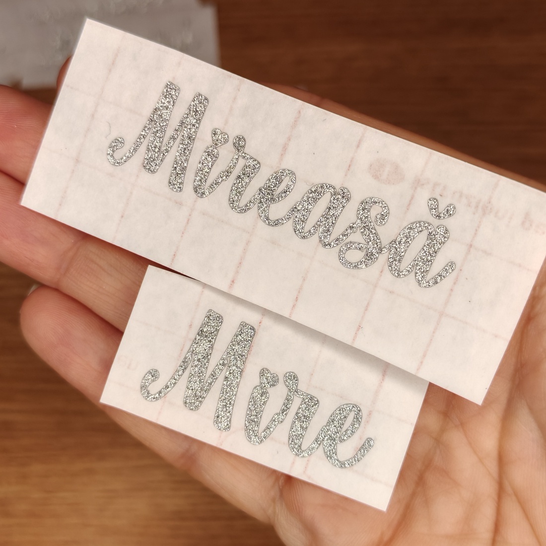 Stickere glitter arginti personalizate  strălucire unică pentru cadouri, ambalaje și produse handmade -  - Artynos.ro