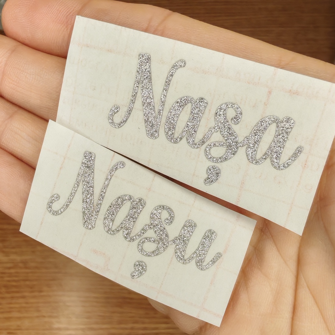 Stickere glitter arginti personalizate  strălucire unică pentru cadouri, ambalaje și produse handmade -  - Artynos.ro
