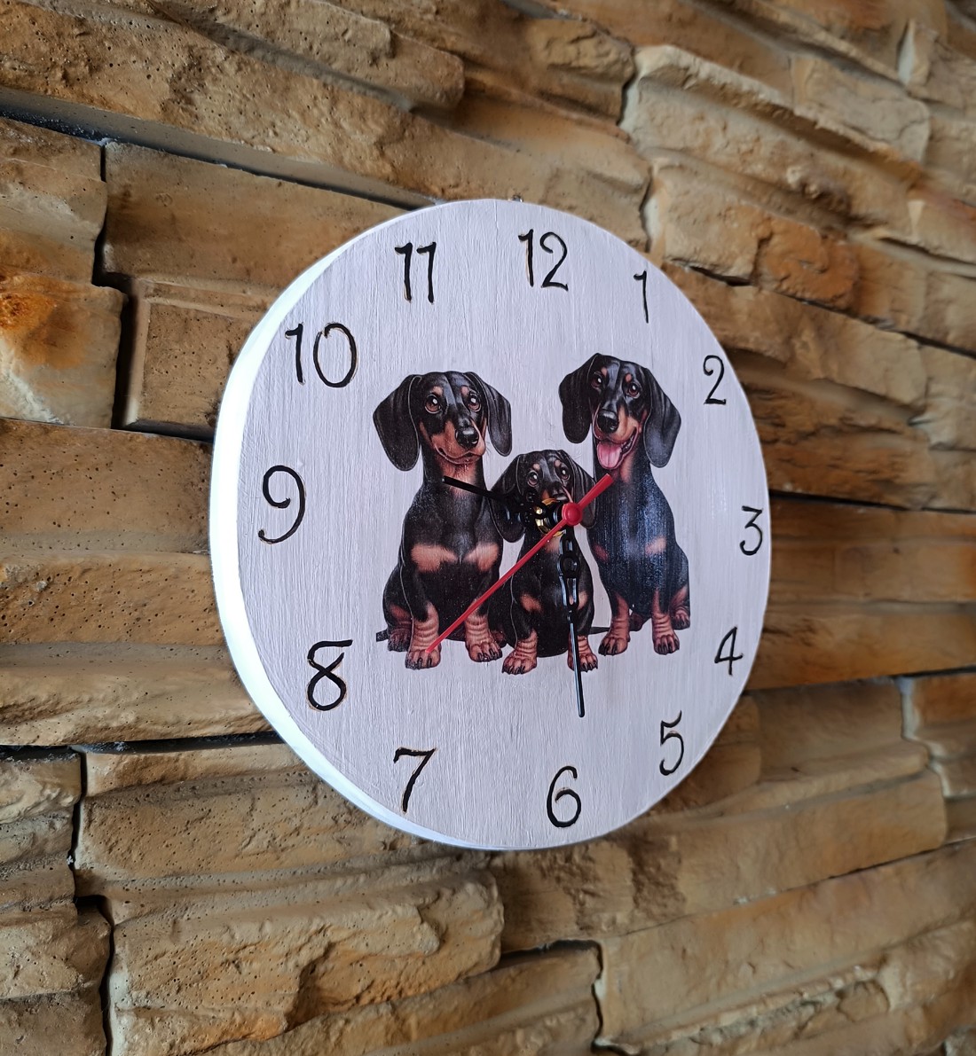 Ceas de perete din lemn cu căței dachshund -  - Artynos.ro