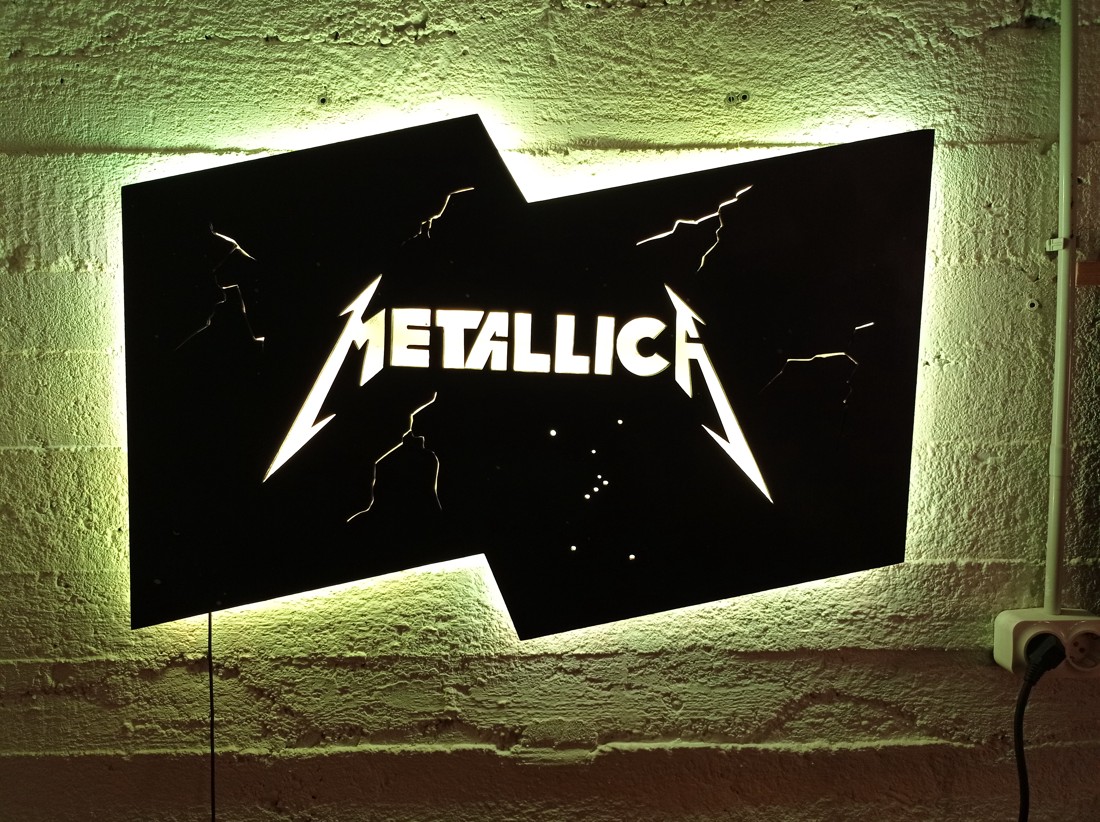 Metallica - perete mural iluminat - - Artynos.ro Metallica - perete mural iluminat - - Artynos.ro