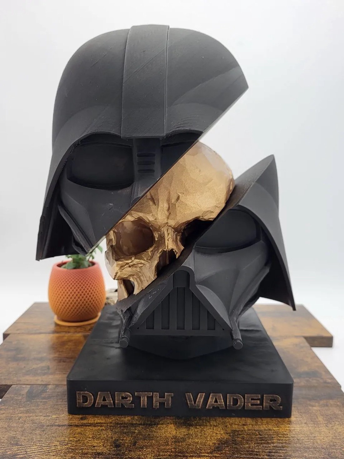 Statuia craniului lui Darth Vader -  - Artynos.ro