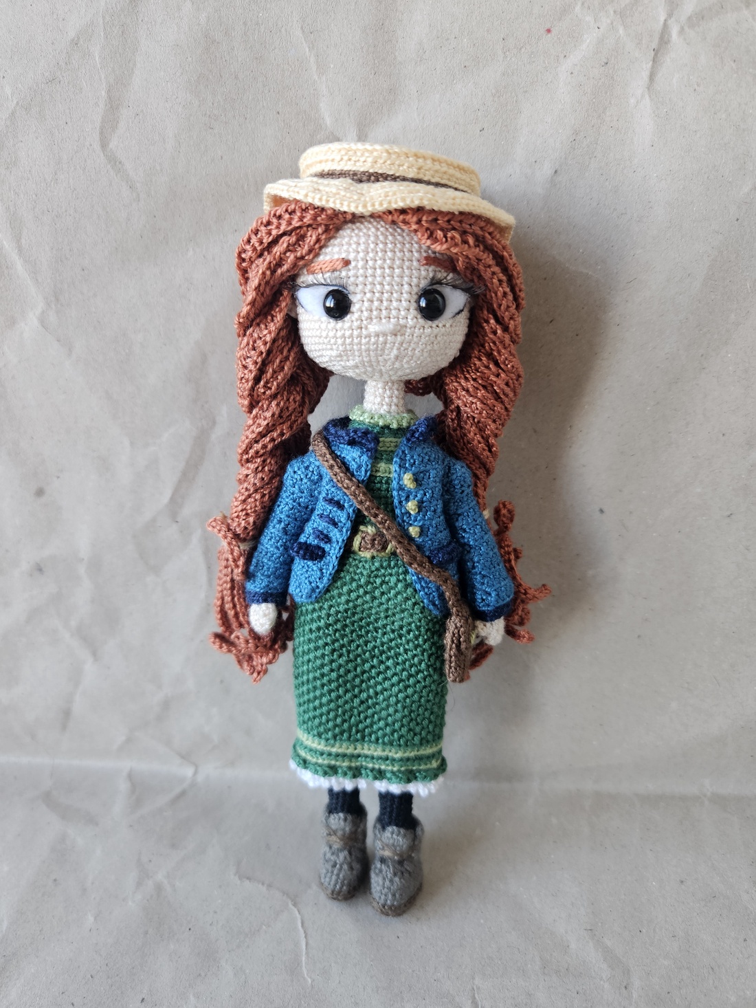 Păpușă croșetată manual, stil victorian - inspirata de personaje din seriale celebre - jucării și echipamente pentru copii - plușuri - păpușă croșetată, păpușă de pluș - Artynos.ro