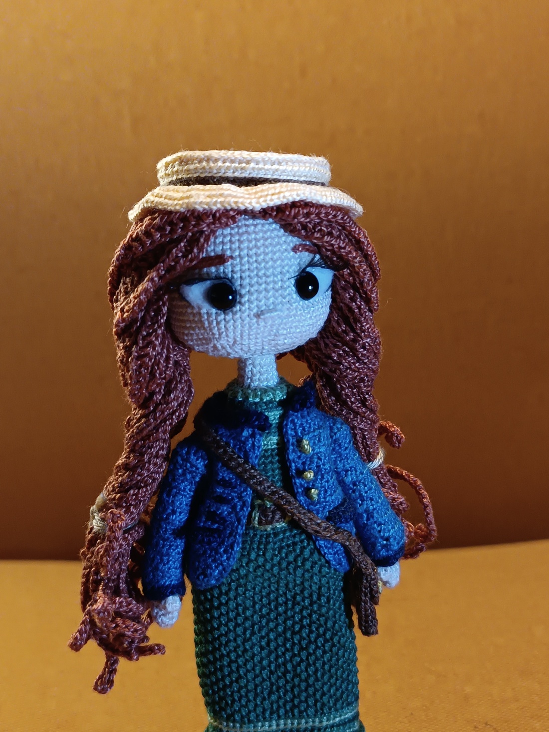 Păpușă croșetată manual, stil victorian - inspirata de personaje din seriale celebre - jucării și echipamente pentru copii - plușuri - păpușă croșetată, păpușă de pluș - Artynos.ro