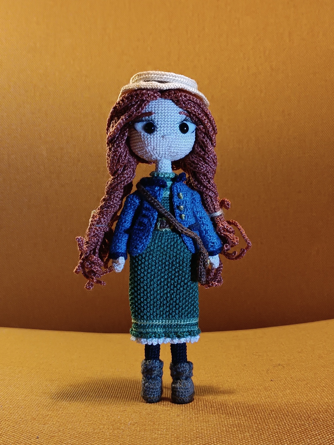 Păpușă croșetată manual, stil victorian - inspirata de personaje din seriale celebre - jucării și echipamente pentru copii - plușuri - păpușă croșetată, păpușă de pluș - Artynos.ro