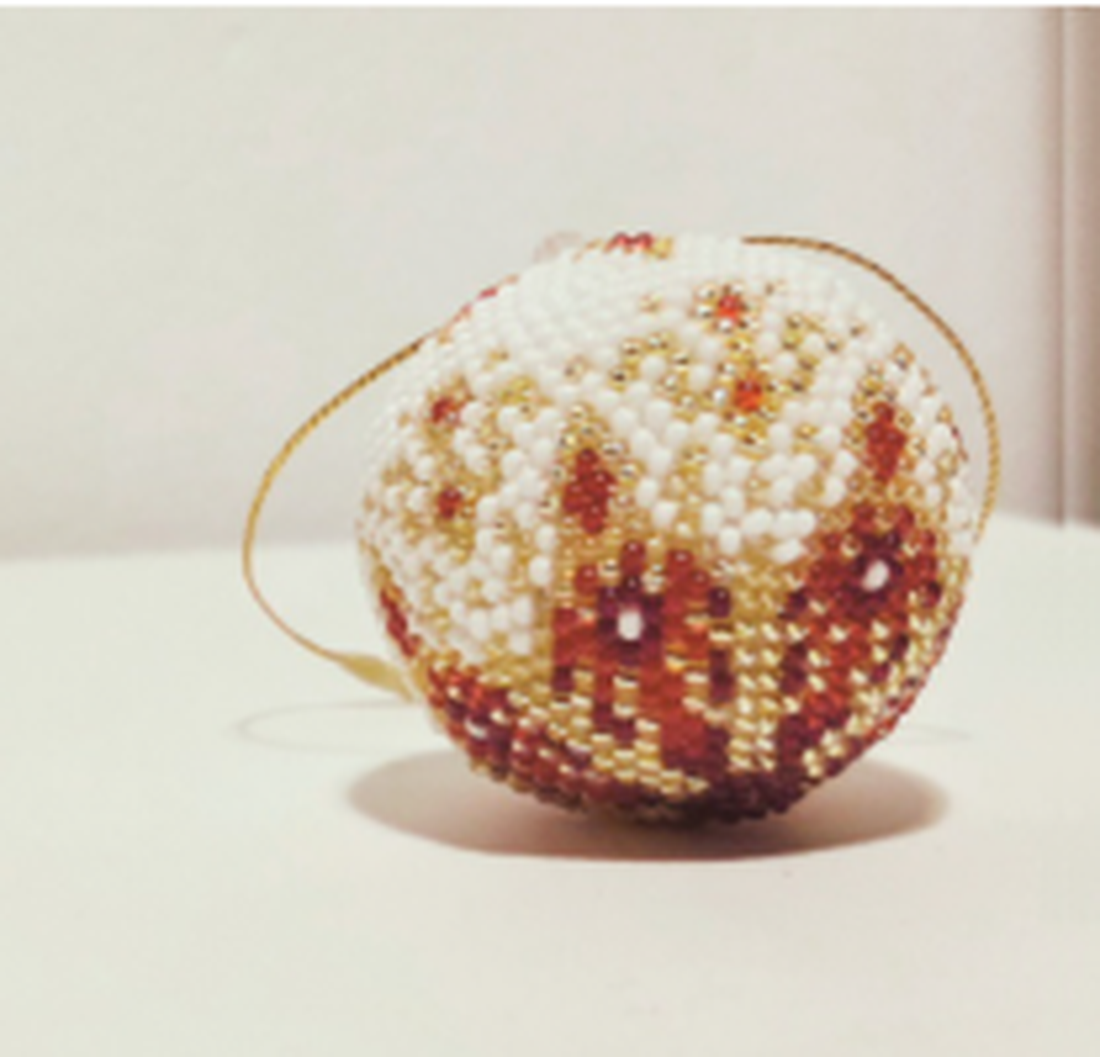 Glob de Crăciun croșetat handmade cu mărgele  decor elegant pentru brad - crăciun - decorațiuni de crăciun de casă - globuri de crăciun - Artynos.ro