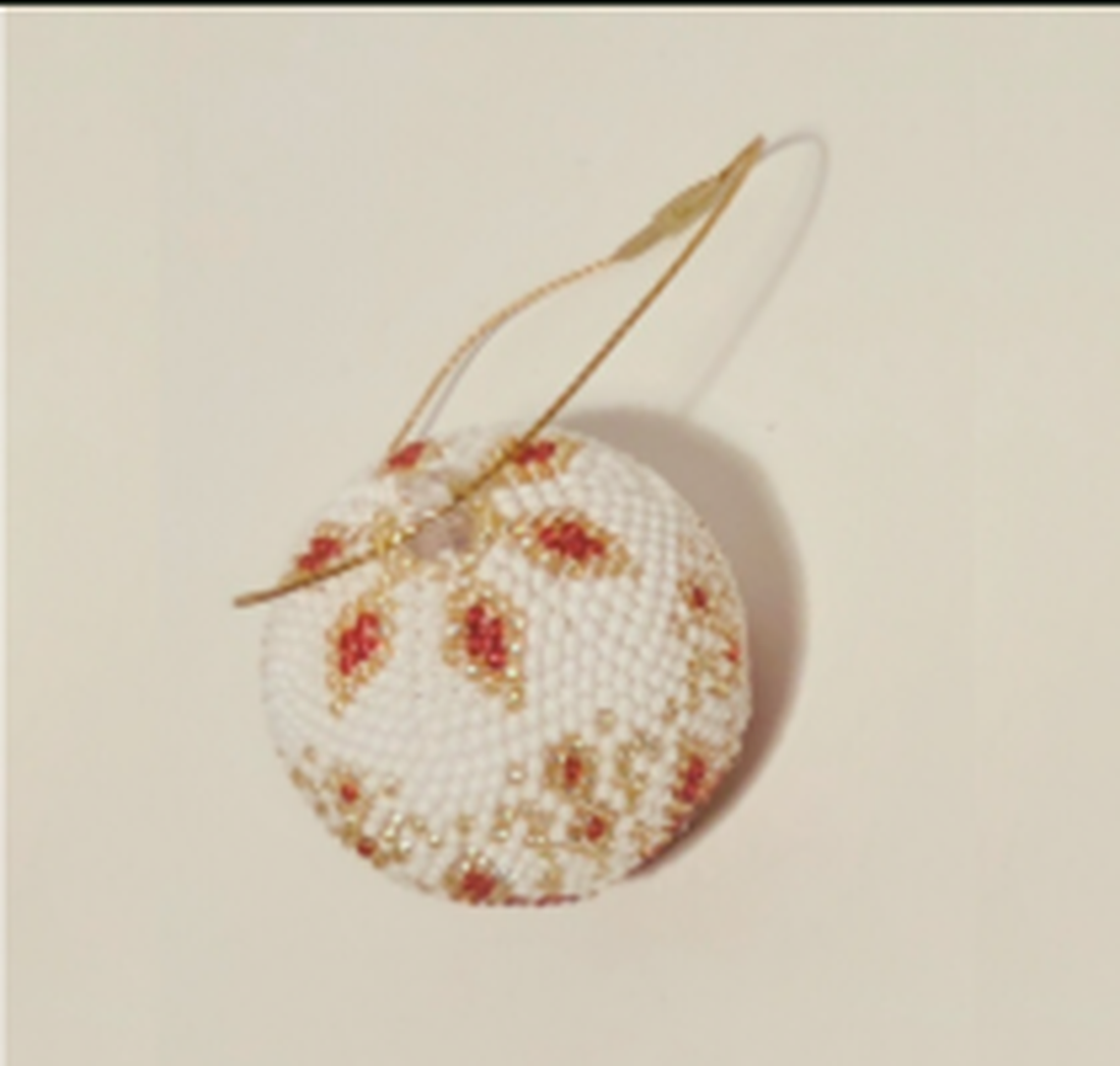 Glob de Crăciun croșetat handmade cu mărgele  decor elegant pentru brad - crăciun - decorațiuni de crăciun de casă - globuri de crăciun - Artynos.ro