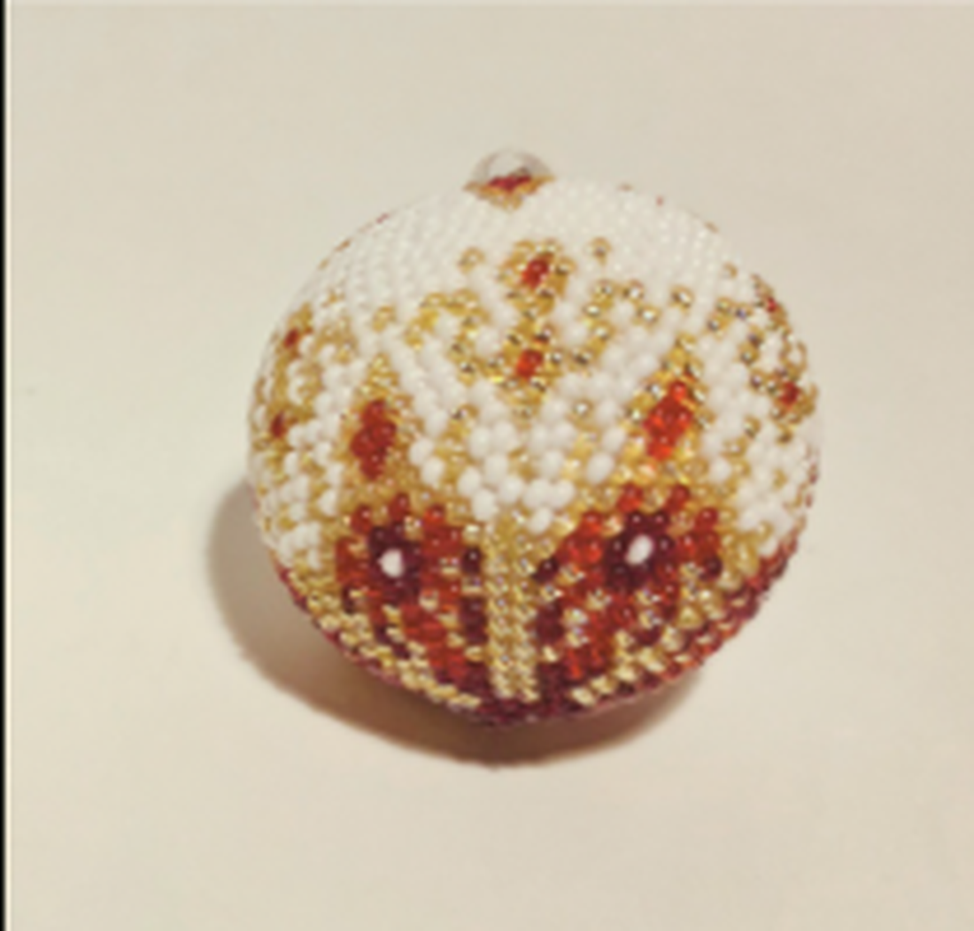 Glob de Crăciun croșetat handmade cu mărgele  decor elegant pentru brad - crăciun - decorațiuni de crăciun de casă - globuri de crăciun - Artynos.ro