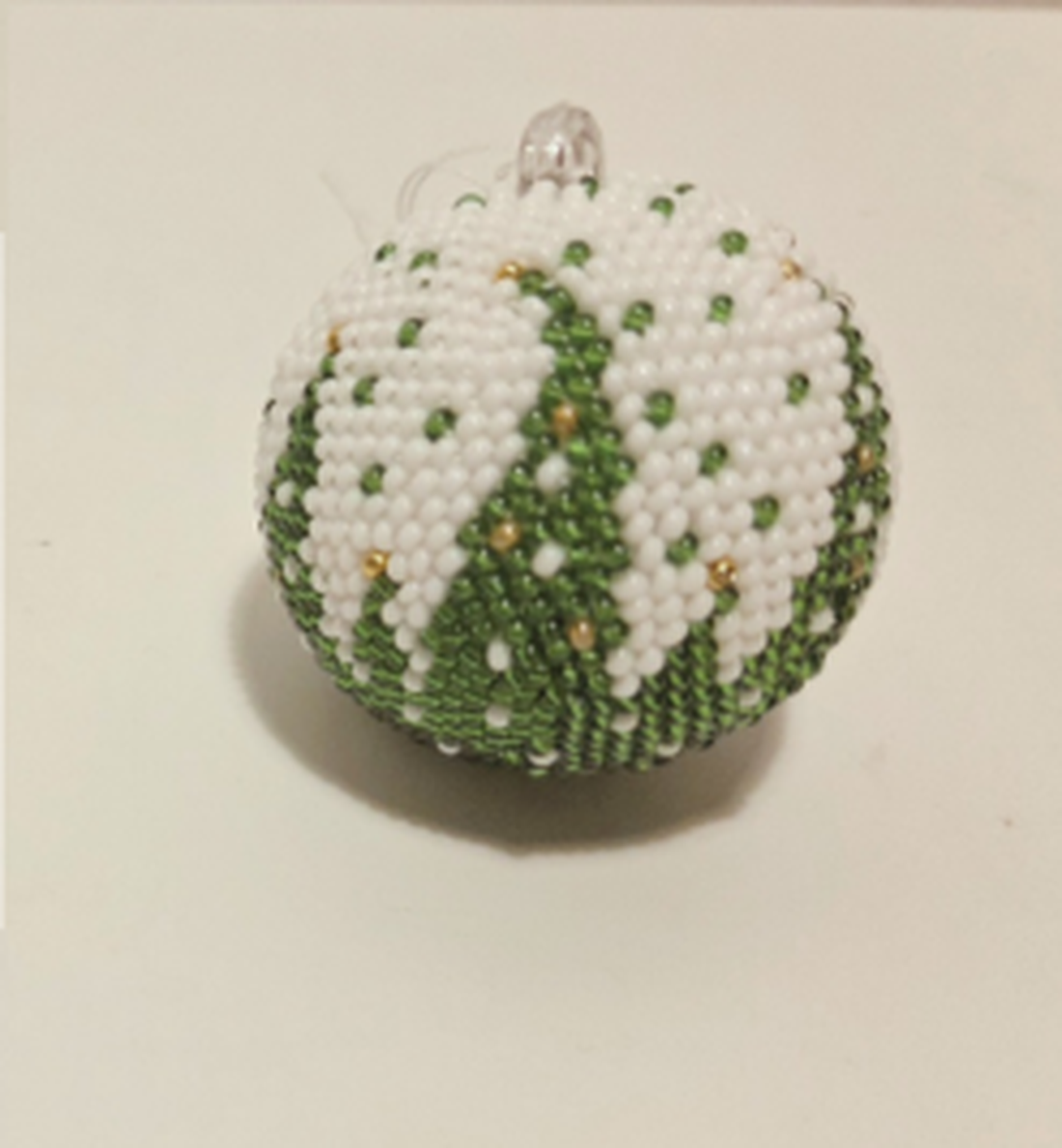 Glob de Crăciun croșetat handmade cu mărgele  decor elegant pentru brad - crăciun - decorațiuni de crăciun de casă - globuri de crăciun - Artynos.ro