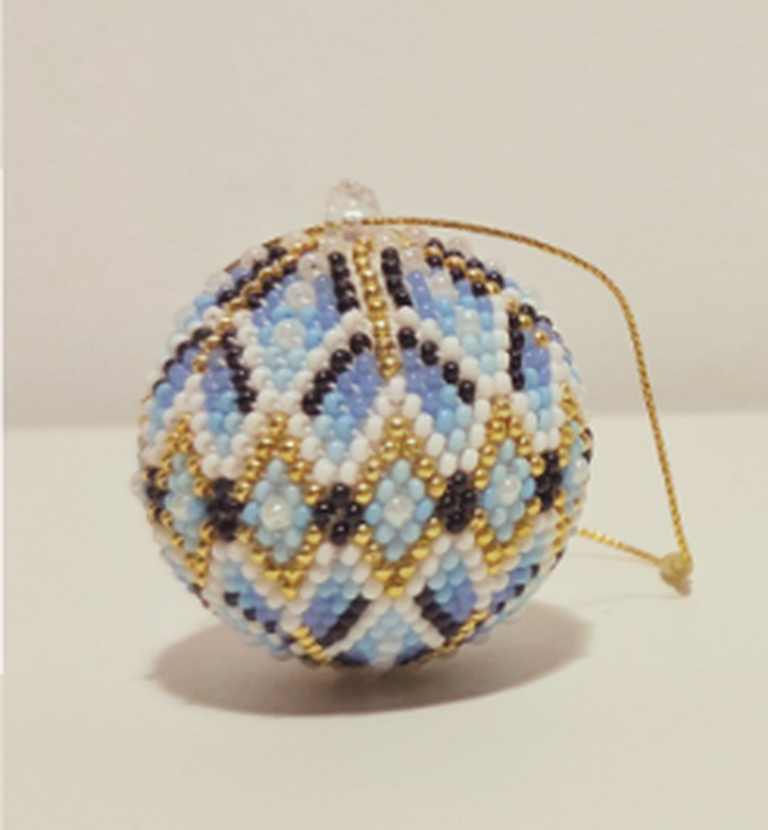 Glob de Crăciun croșetat handmade cu mărgele  decor elegant pentru brad - crăciun - decorațiuni de crăciun de casă - globuri de crăciun - Artynos.ro