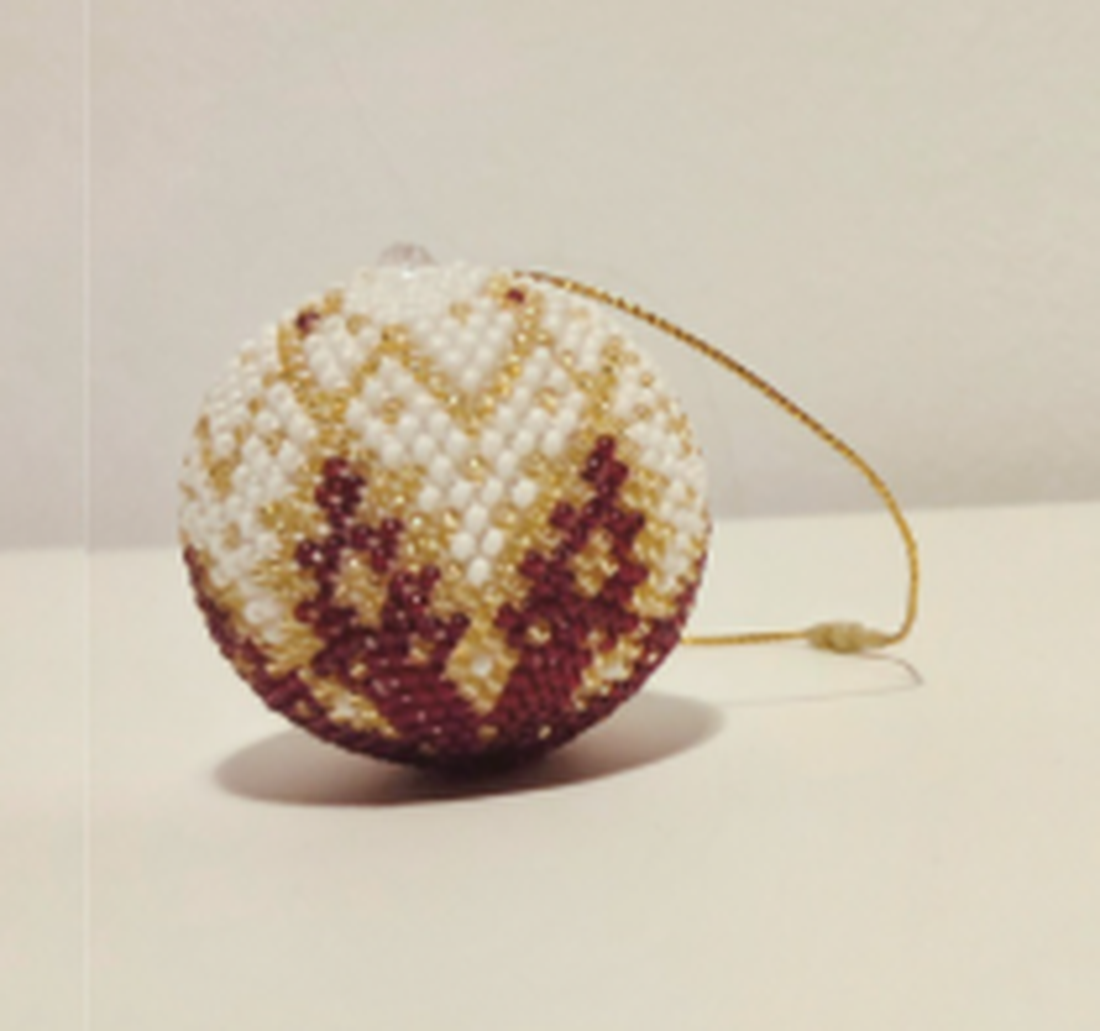 Glob de Crăciun croșetat handmade cu mărgele  decor elegant pentru brad - crăciun - decorațiuni de crăciun de casă - globuri de crăciun - Artynos.ro
