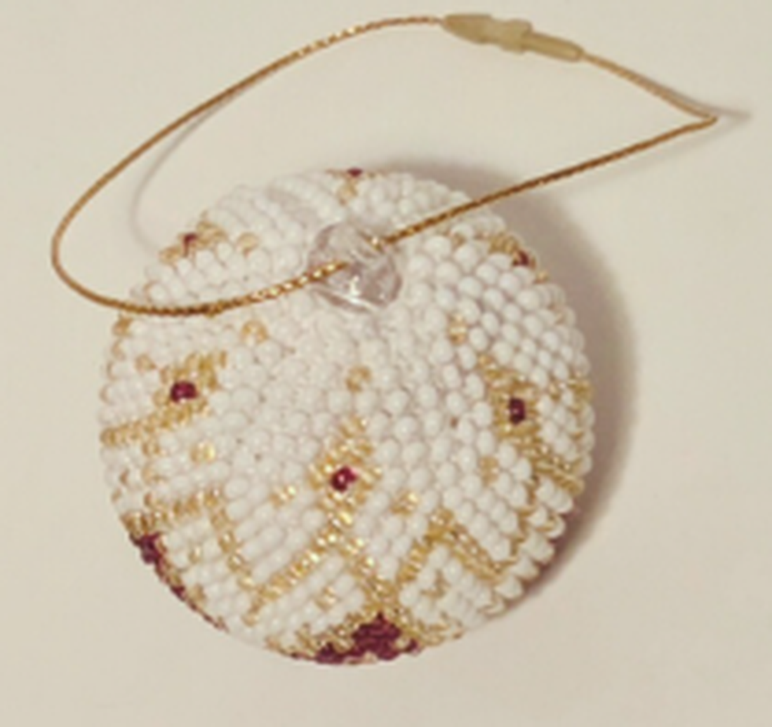 Glob de Crăciun croșetat handmade cu mărgele  decor elegant pentru brad - crăciun - decorațiuni de crăciun de casă - globuri de crăciun - Artynos.ro