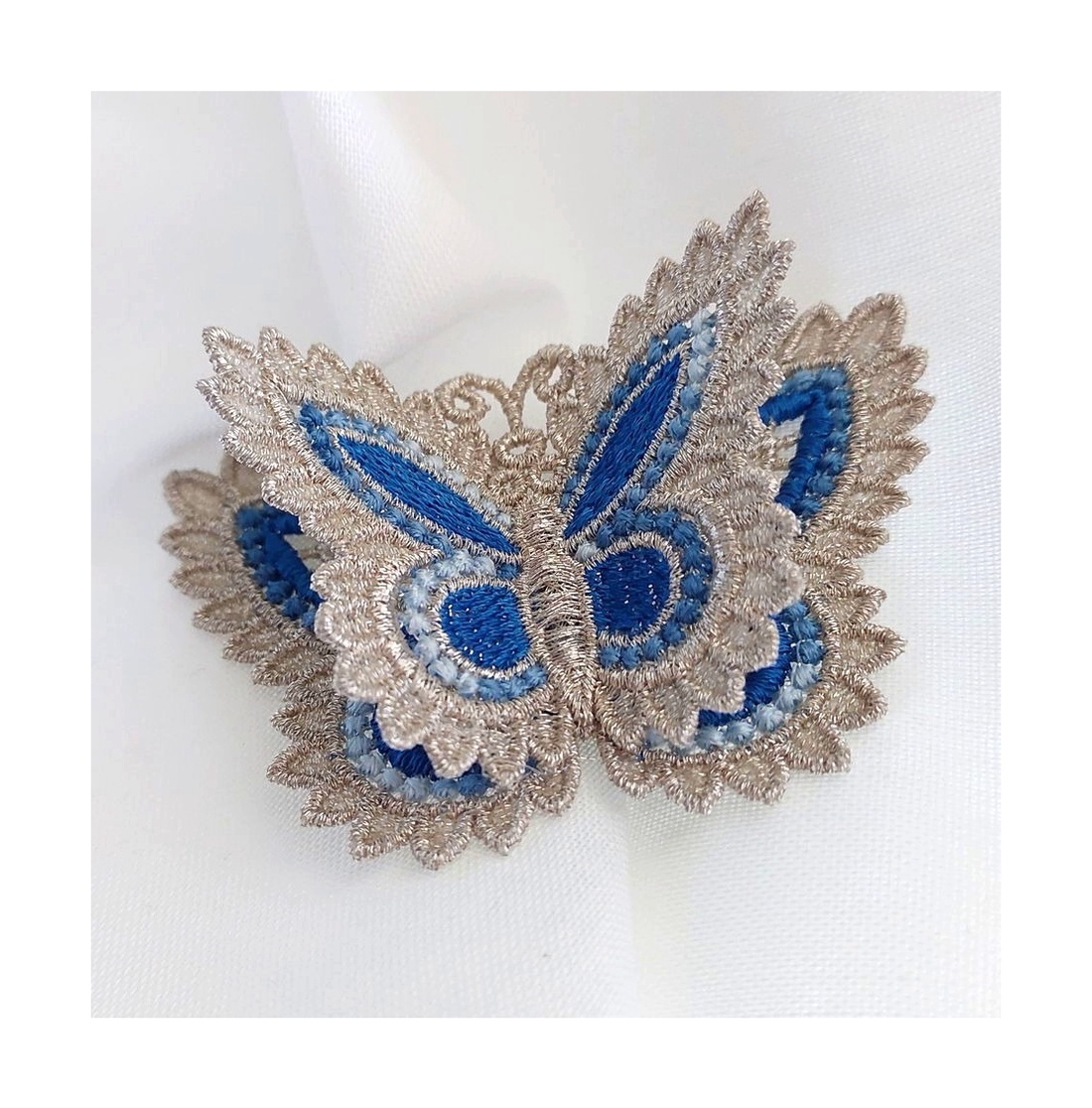 Brosa Fluture cu Doua Perechi de Aripi - bijuterii - mărțișor - Artynos.ro Brosa Fluture cu Doua Perechi de Aripi - bijuterii - mărțișor - Artynos.ro