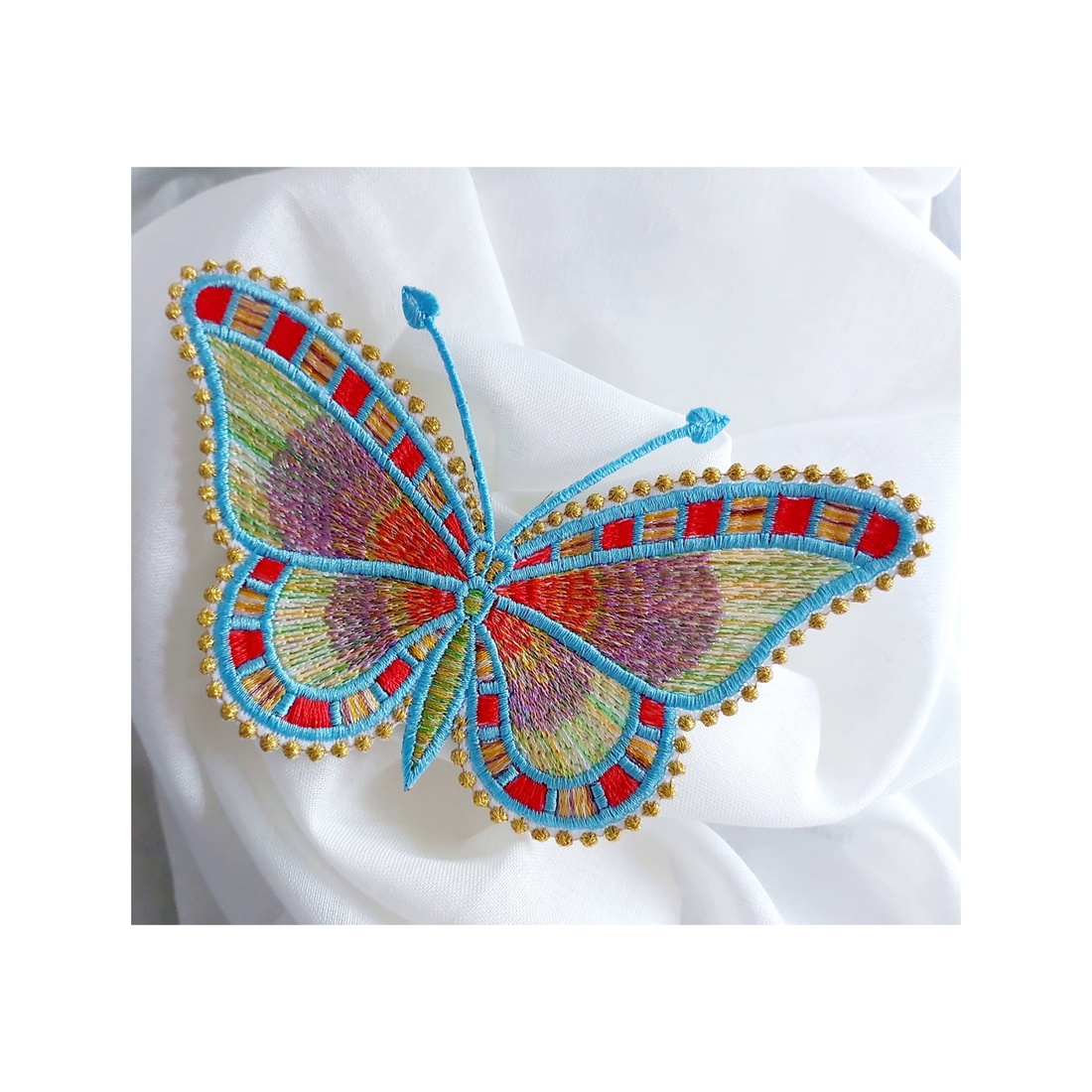 Brosa fluture brodat mudel 4 - bijuterii - broșă, insigne - insigne - Artynos.ro Brosa fluture brodat mudel 4 - bijuterii - broșă, insigne - insigne - Artynos.ro