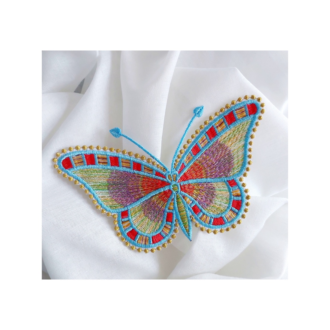 Brosa fluture brodat mudel 4 - bijuterii - broșă, insigne - insigne - Artynos.ro Brosa fluture brodat mudel 4 - bijuterii - broșă, insigne - insigne - Artynos.ro