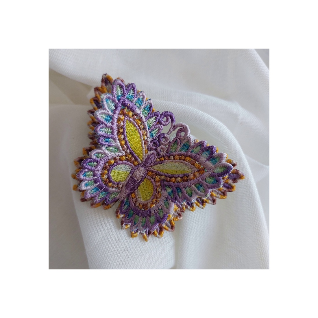 Brosa Fluture dublu 3D - bijuterii - mărțișor - Artynos.ro Brosa Fluture dublu 3D - bijuterii - mărțișor - Artynos.ro