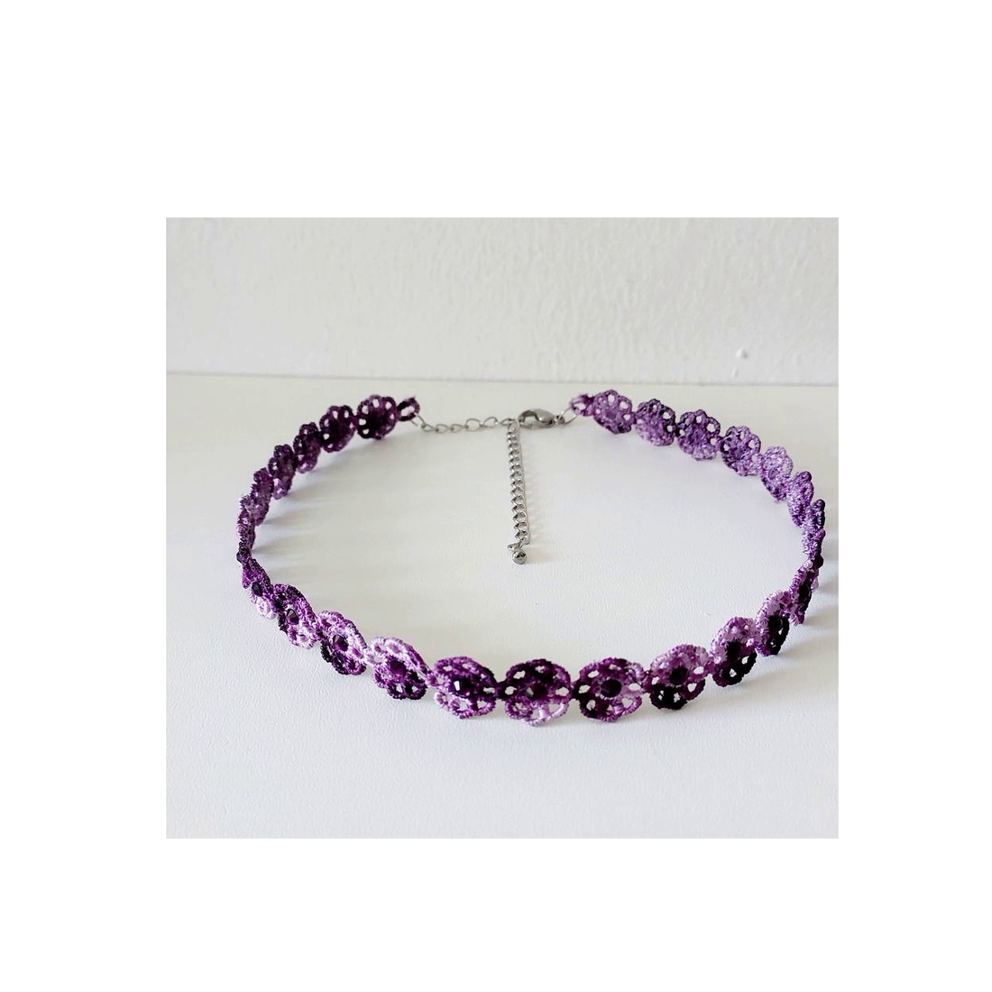 Colier choker mov degrade cu cristale - bijuterii - coliere - coliere cu mărgele - Artynos.ro Colier choker mov degrade cu cristale - bijuterii - coliere - coliere cu mărgele - Artynos.ro