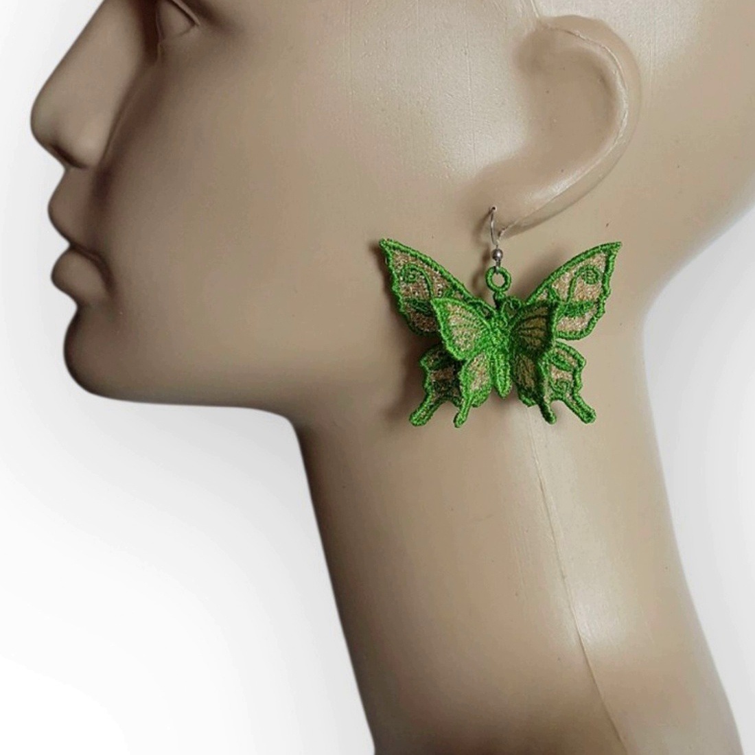 Cercei fluture 3D cu aripi duble - bijuterii - cercei - cercei agățați - Artynos.ro Cercei fluture 3D cu aripi duble - bijuterii - cercei - cercei agățați - Artynos.ro