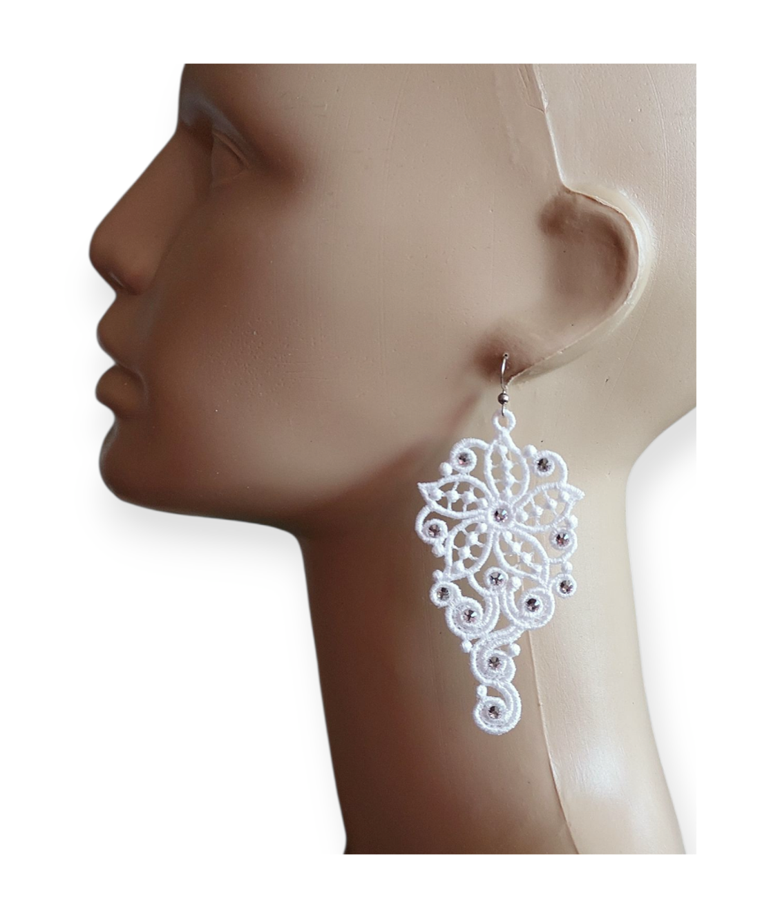 Cercei Lungi cu Cristale - accesorii nuntă - bijuterii mireasă - cercei mireasă - Artynos.ro Cercei Lungi cu Cristale - accesorii nuntă - bijuterii mireasă - cercei mireasă - Artynos.ro