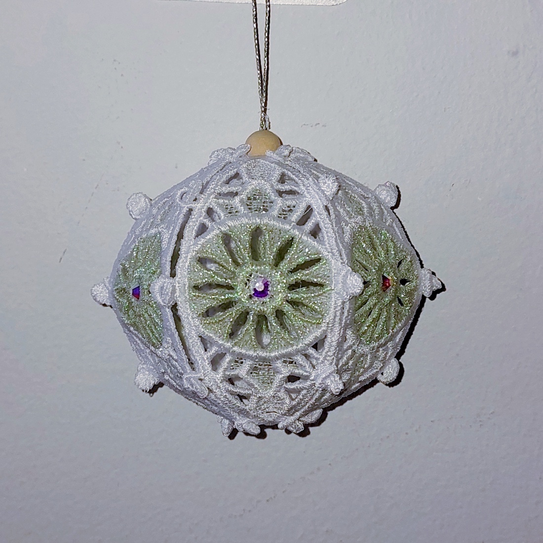 Globulet 3D Alb cu Degrade Glitter - accesorii de crăciun - decorațiuni de crăciun de casă - decorațiuni pentru pomul de crăciun - Artynos.ro Globulet 3D Alb cu Degrade Glitter - accesorii de crăciun - decorațiuni de crăciun de casă - decorațiuni pentru pomul de crăciun - Artynos.ro