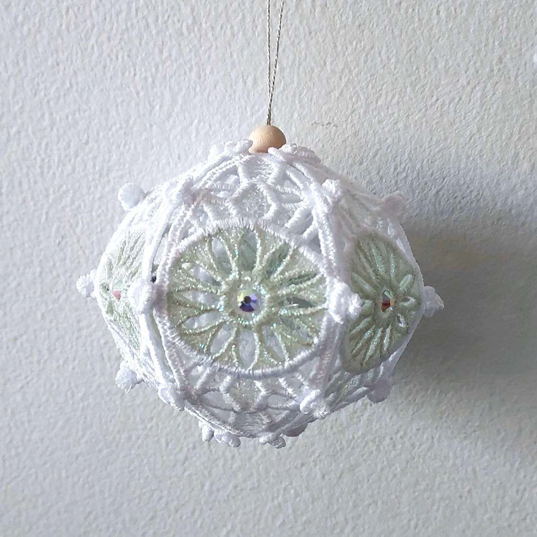 Globulet 3D Alb cu Degrade Glitter - crăciun - decorațiuni de crăciun de casă - globuri de crăciun - Artynos.ro