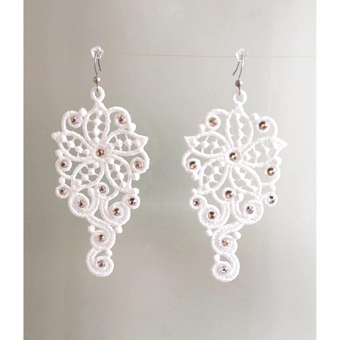 Cercei Lungi cu Cristale - bijuterii - cercei - cercei brodați - Artynos.ro