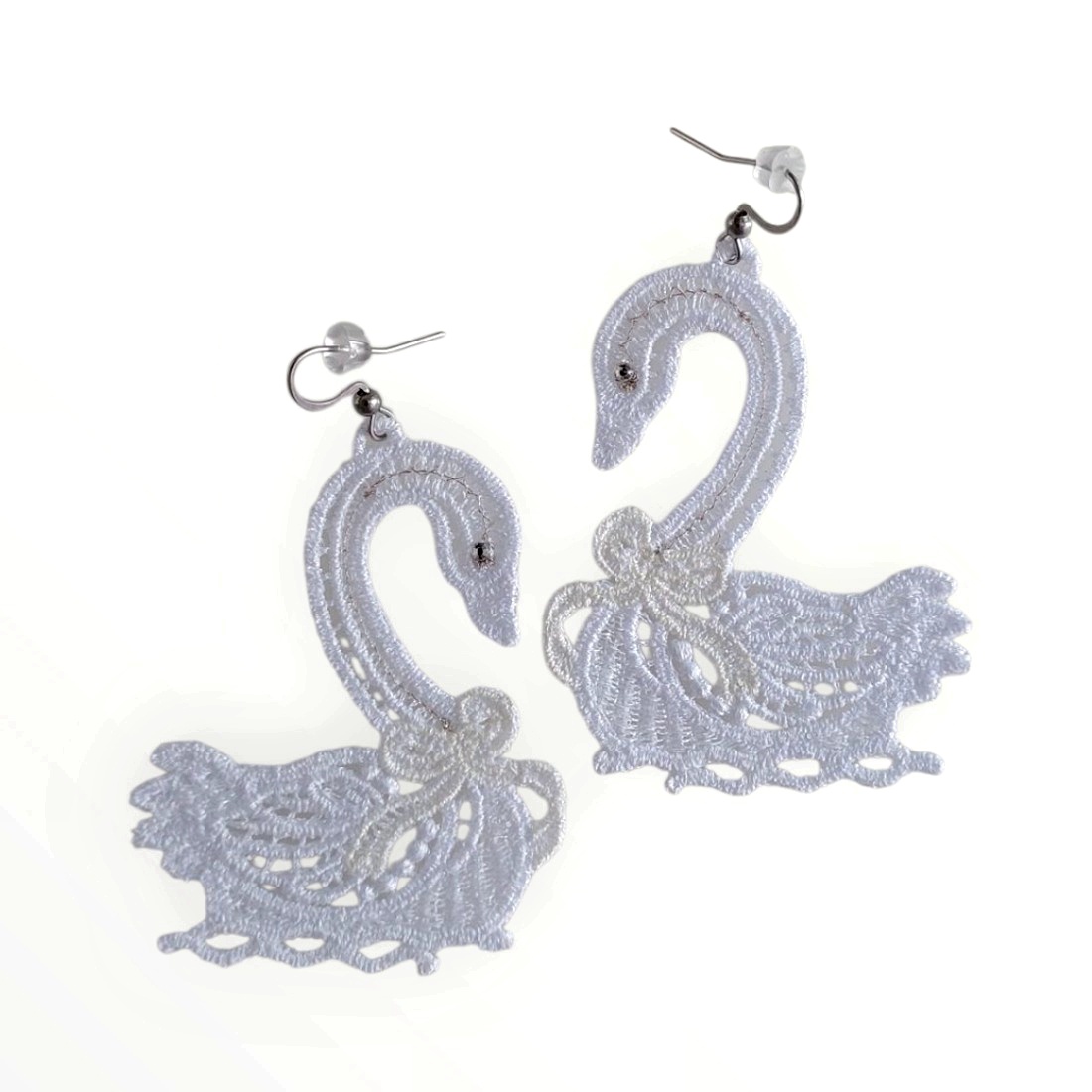 Cercei Lebede Brodați  Eleganță delicată și grație artistică - bijuterii - cercei - cercei brodați - Artynos.ro