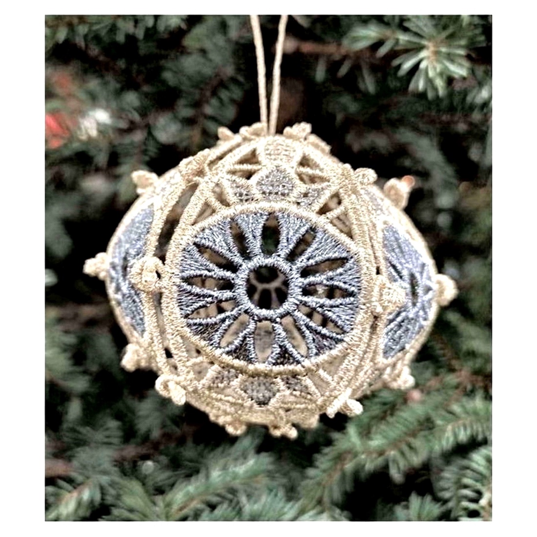 Globulet 3D Alb cu Degrade Glitter - crăciun - decorațiuni de crăciun de casă - globuri de crăciun - Artynos.ro