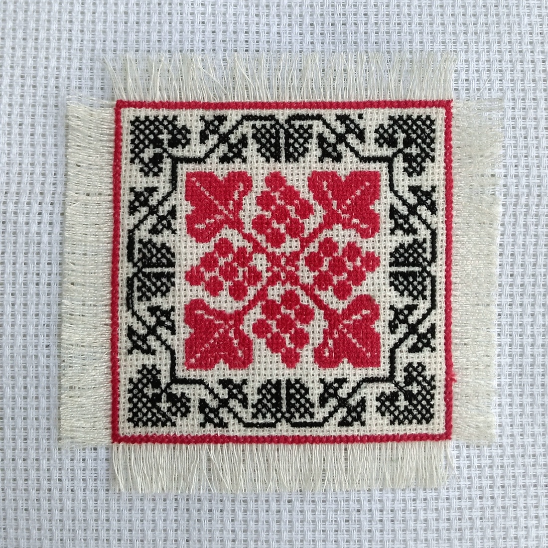 Suport Pahare Model Traditional Brodat - casă & stil de viață - accesorii pentru echipamente de bucătărie - accesorii de servire - suporturi pahare - Artynos.ro