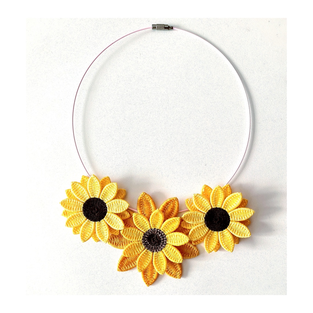 Colier cu floarea soarelui 3D - bijuterii - coliere - pandative - Artynos.ro