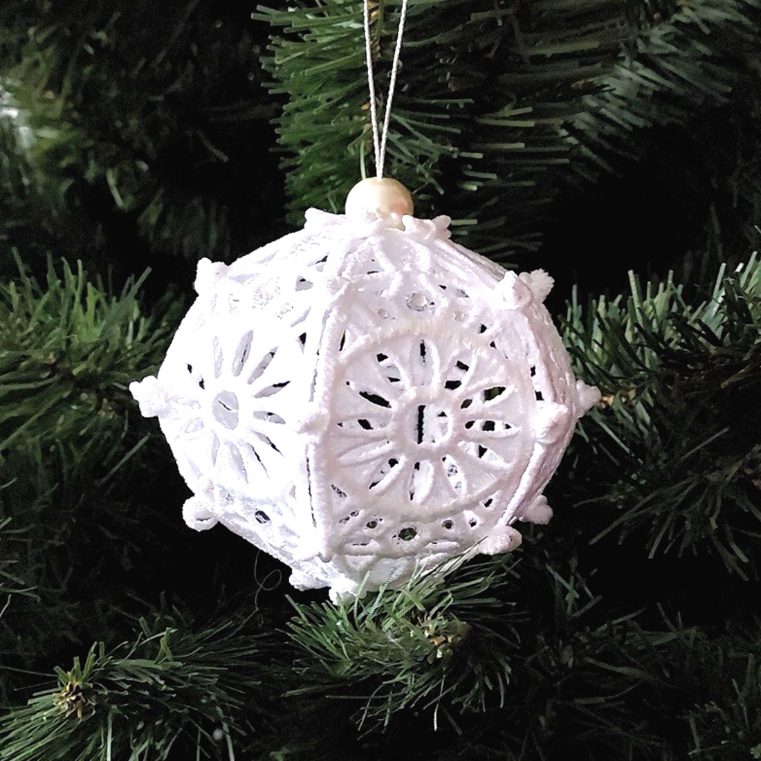 Globulet 3D Alb cu Cristale - crăciun - decorațiuni de crăciun de casă - globuri de crăciun - Artynos.ro