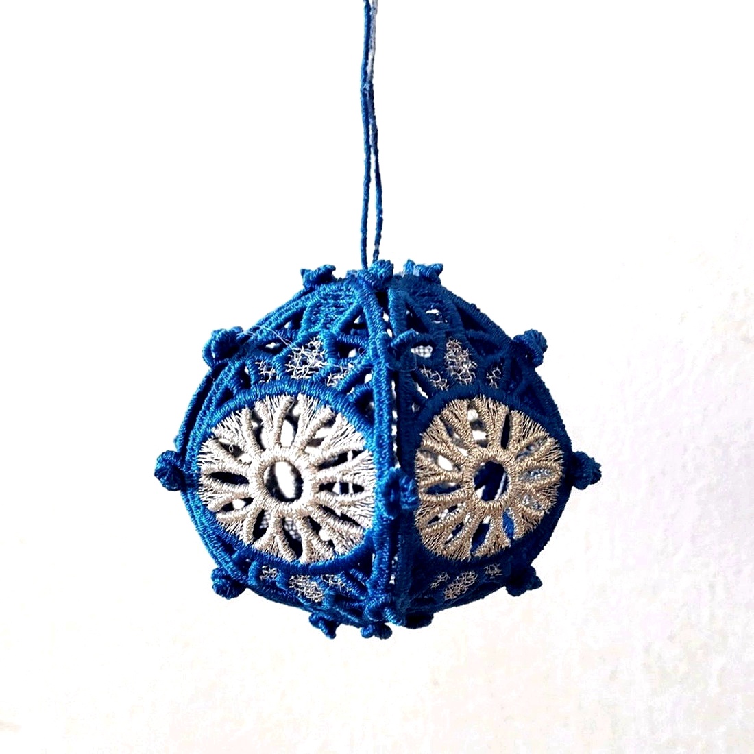 Globulet 3D albastru, argintiu - crăciun - decorațiuni de crăciun de casă - globuri de crăciun - Artynos.ro