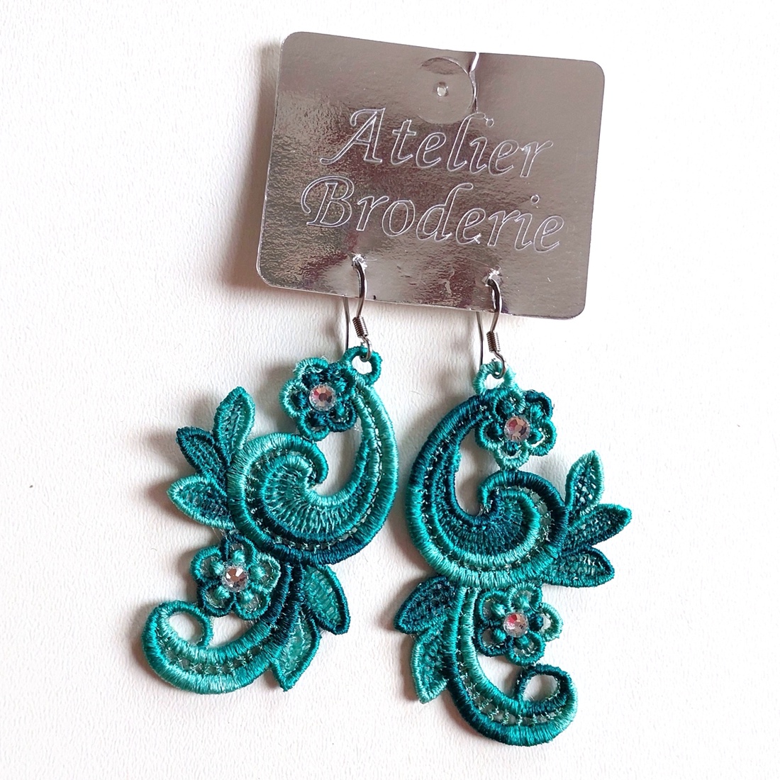 Cercei Turcoaz Degrade cu Cristale - bijuterii - cercei - cercei brodați - Artynos.ro