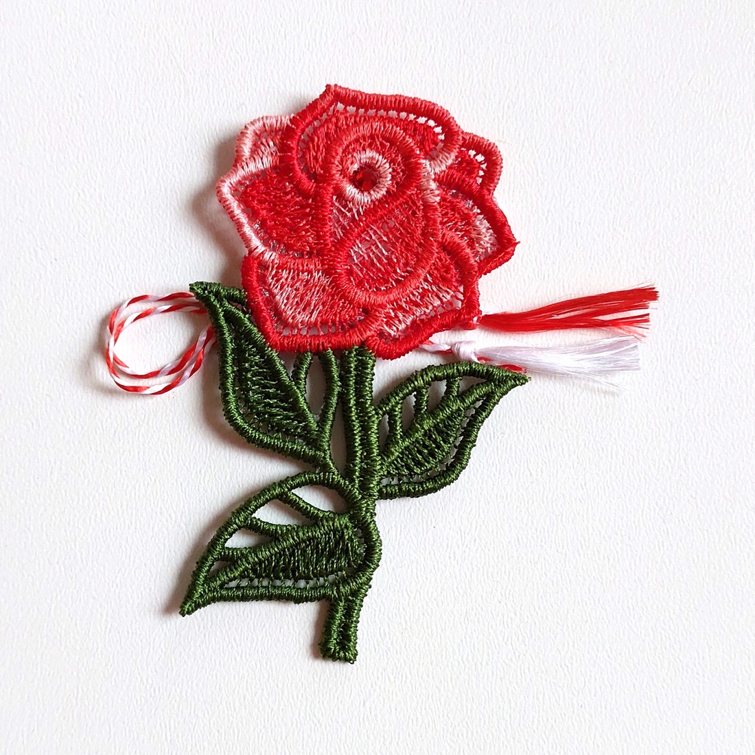 Martisor Trandafir Rosu Degrade - bijuterii - mărțișor - Artynos.ro