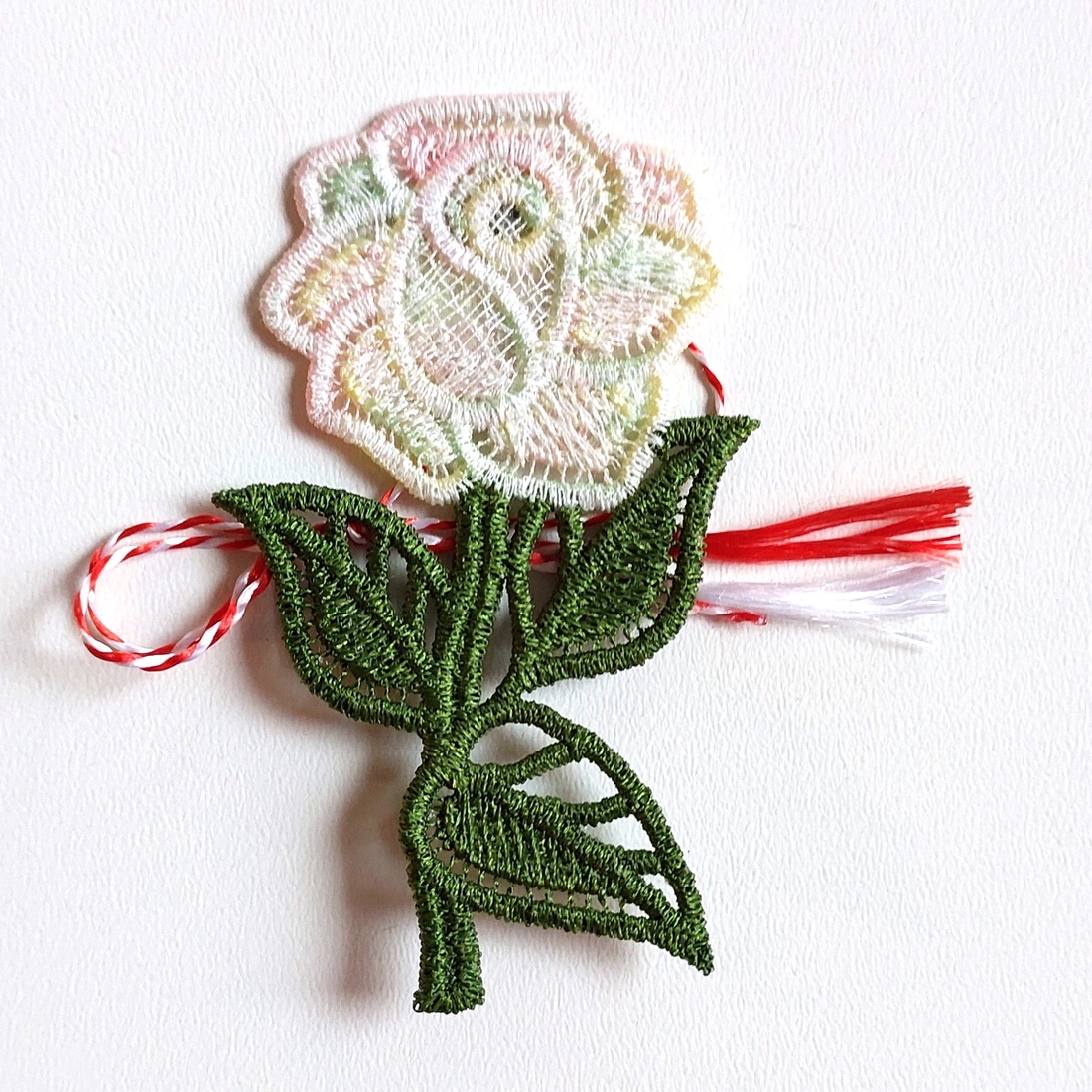 Martisor Trandafir Pastel Degrade - bijuterii - mărțișor - Artynos.ro